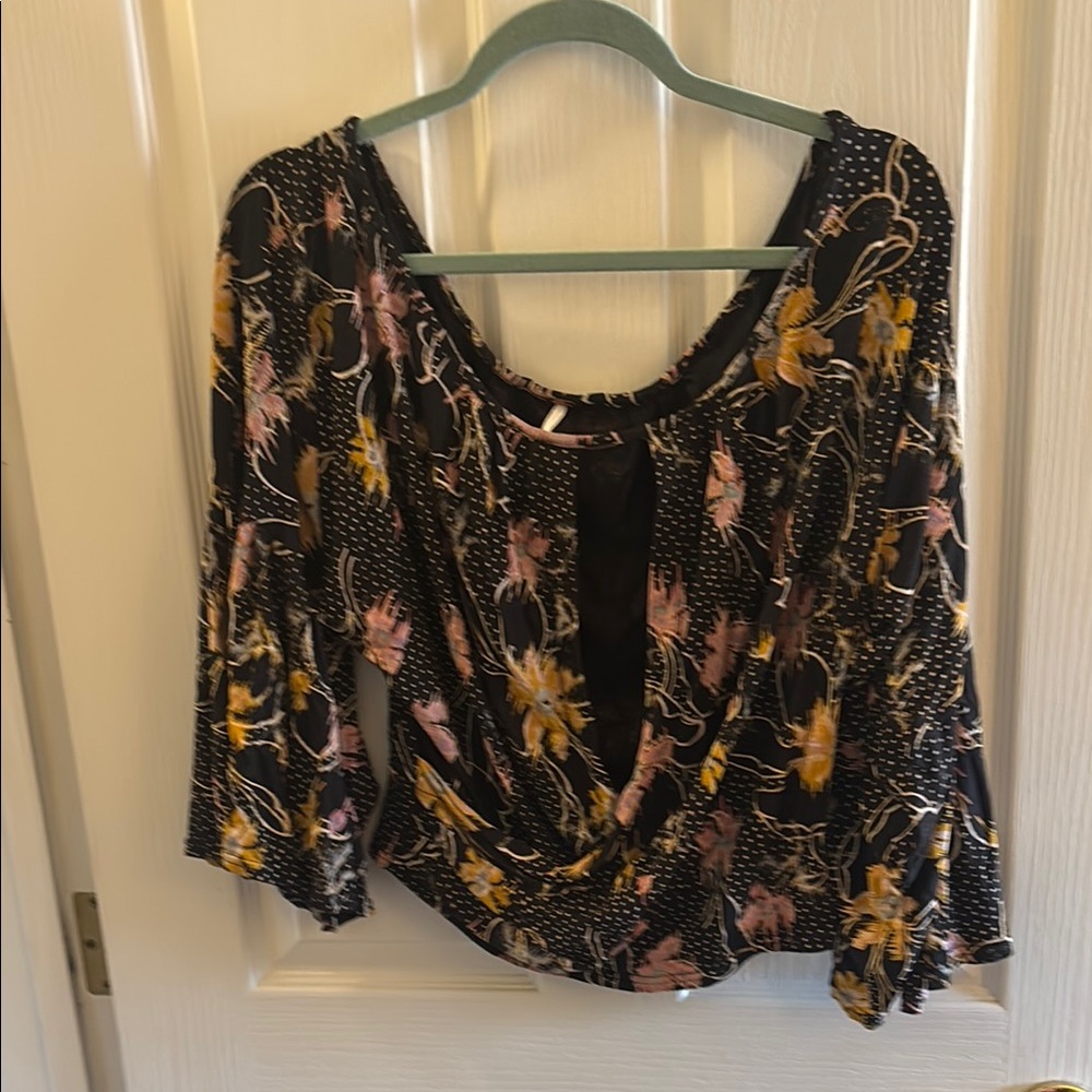 FREE PEOPLE | Off the shoulder graphic floral top bell sleeve - size large‎